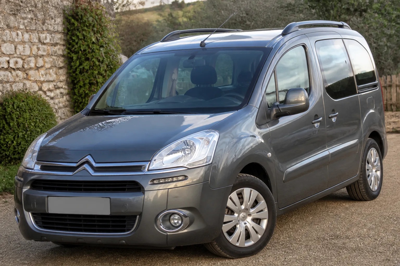 Citroën Berlingo 1.6 HDi 115 vue de profil stationné